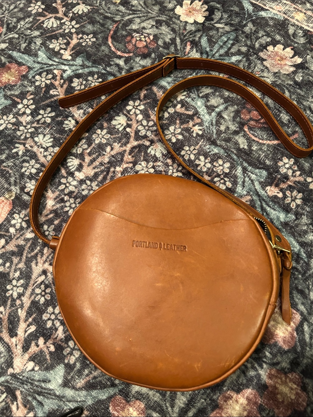 Portland Leather Large Circle Crossbody Bag Honey - Picture 2 of 6